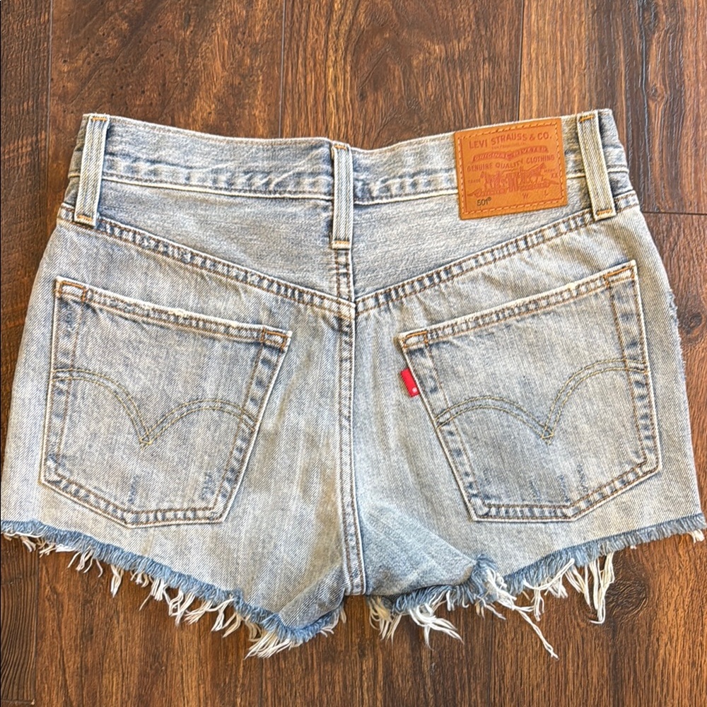 Levi's 501 Blue Jean Shorts Distressed Cut-Offs - Size 25 - Picture 5 of 8